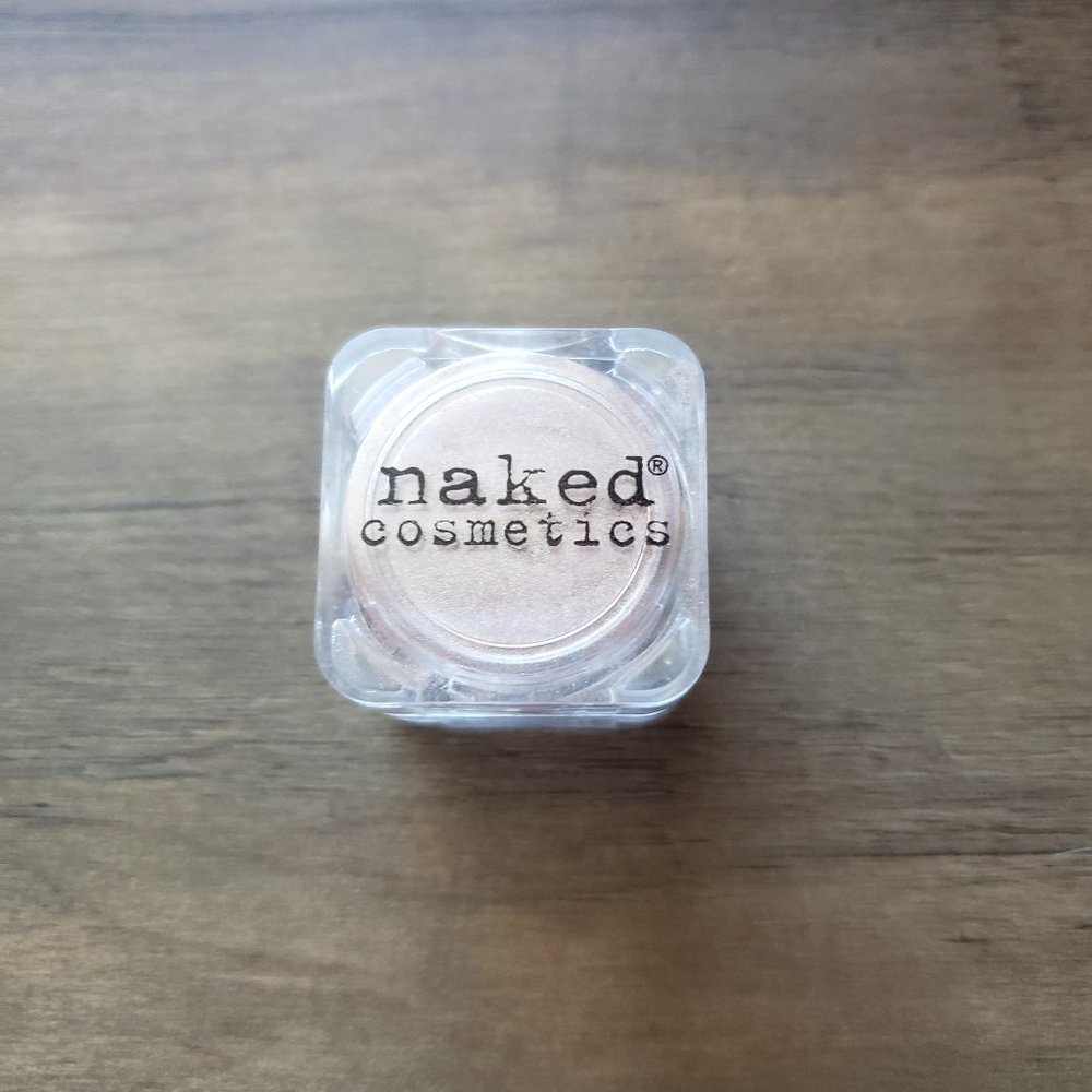 Naked Cosmetics loose mineral eyeshadow powder in Naturally Nude